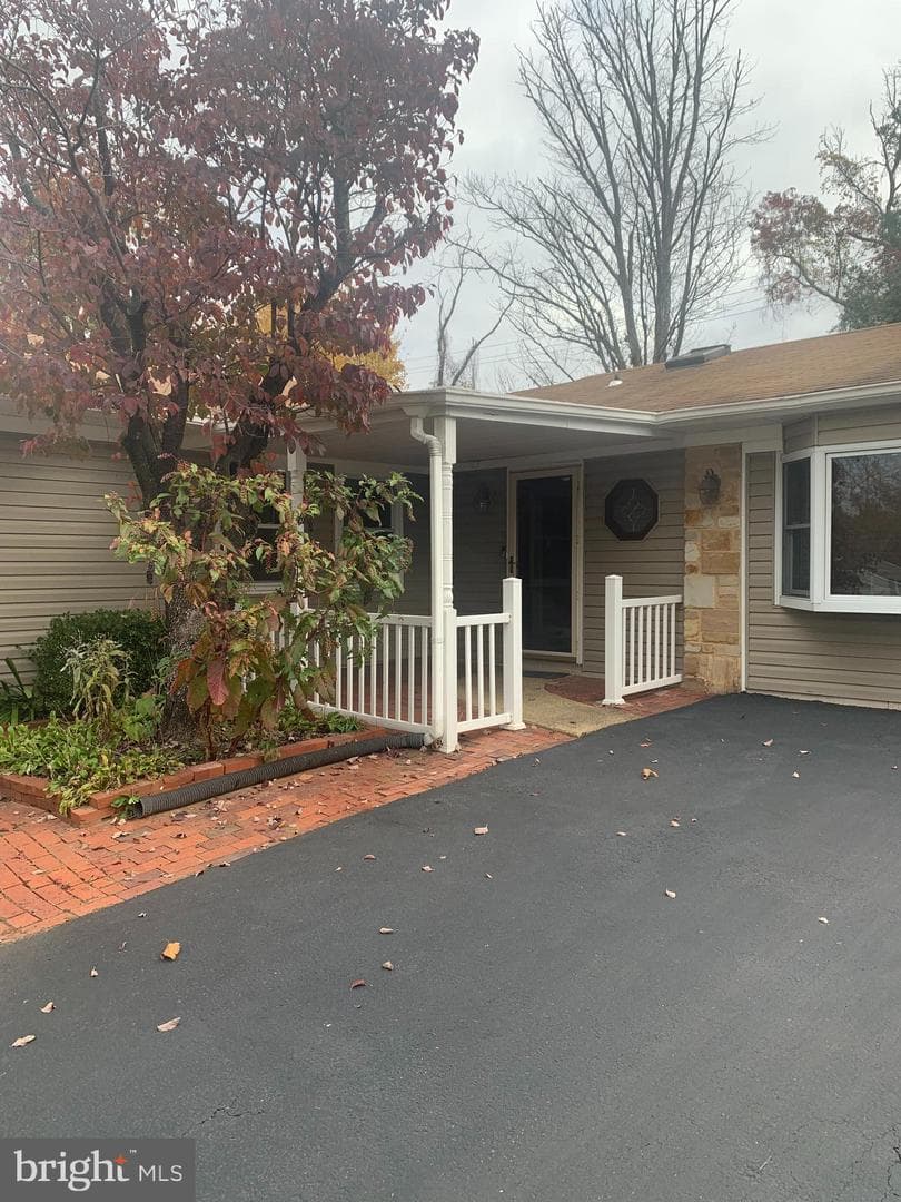 2711 Kirk Lane photo 4