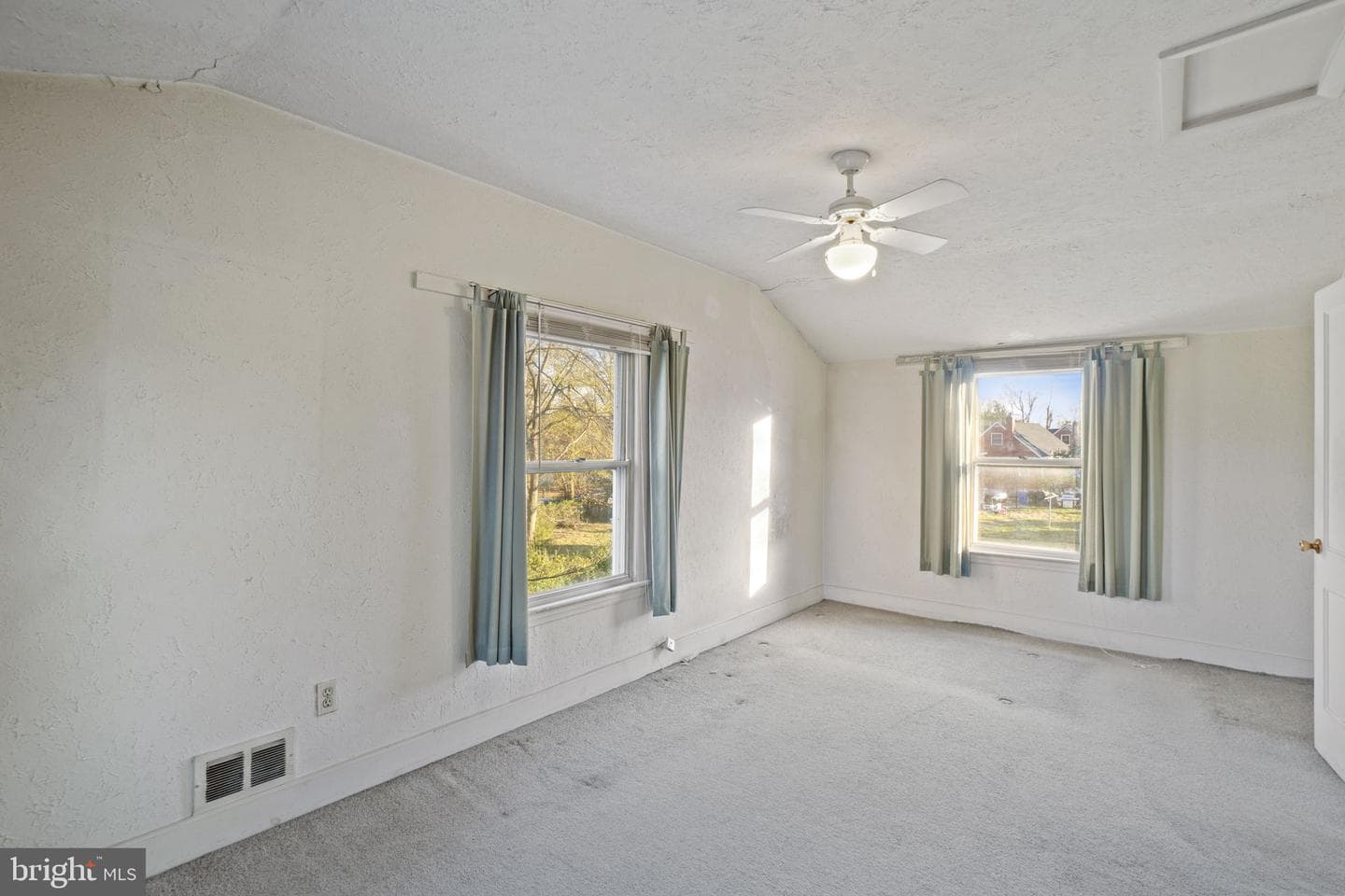 4915 Tecumseh Street photo 9