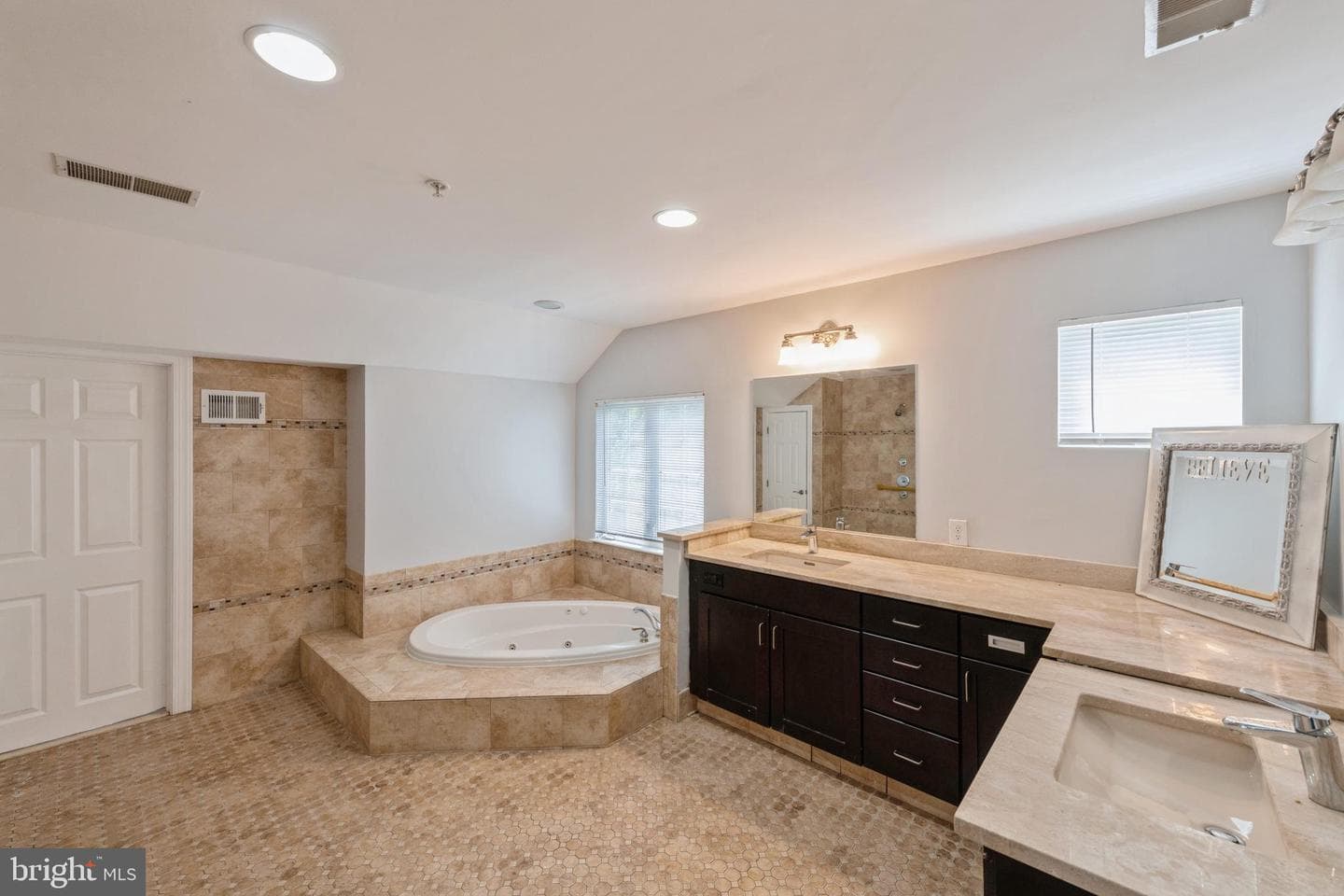 15511 Glastonbury Way photo 17