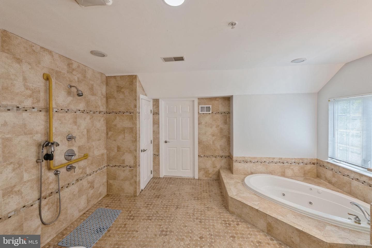 15511 Glastonbury Way photo 18