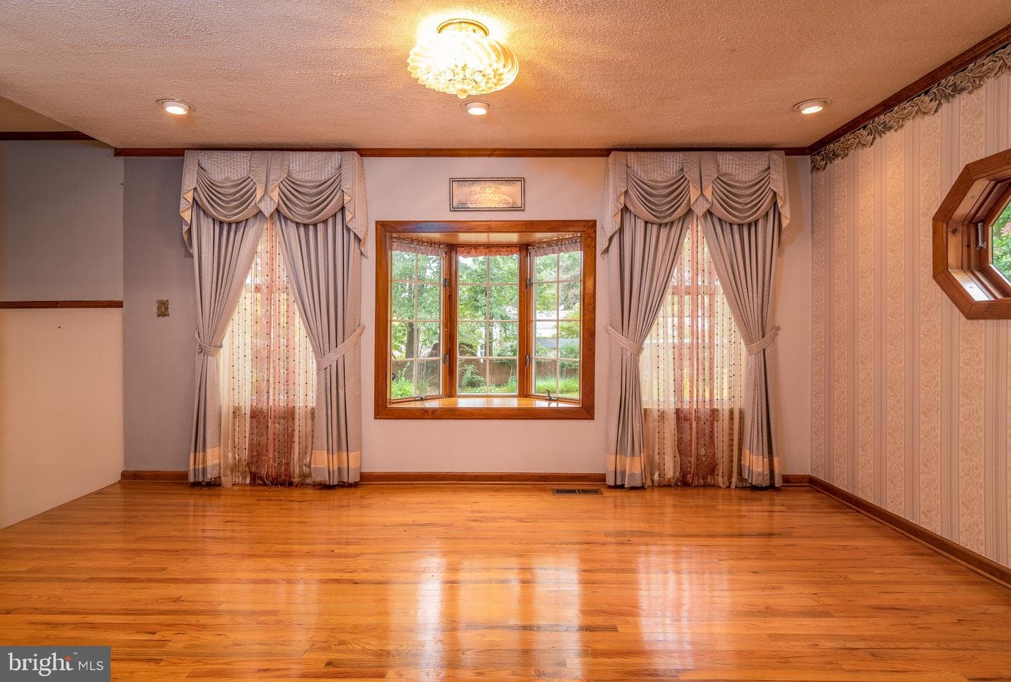 12106 Chesterton Drive photo 9