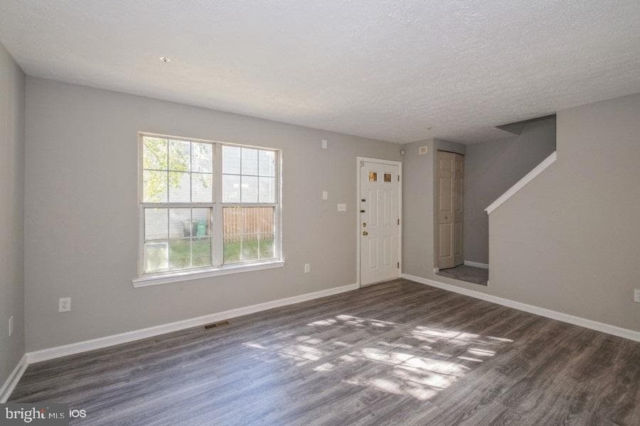 2755 Sweetwater Court photo 4