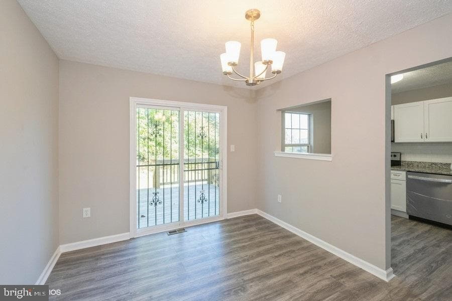 2755 Sweetwater Court photo 5