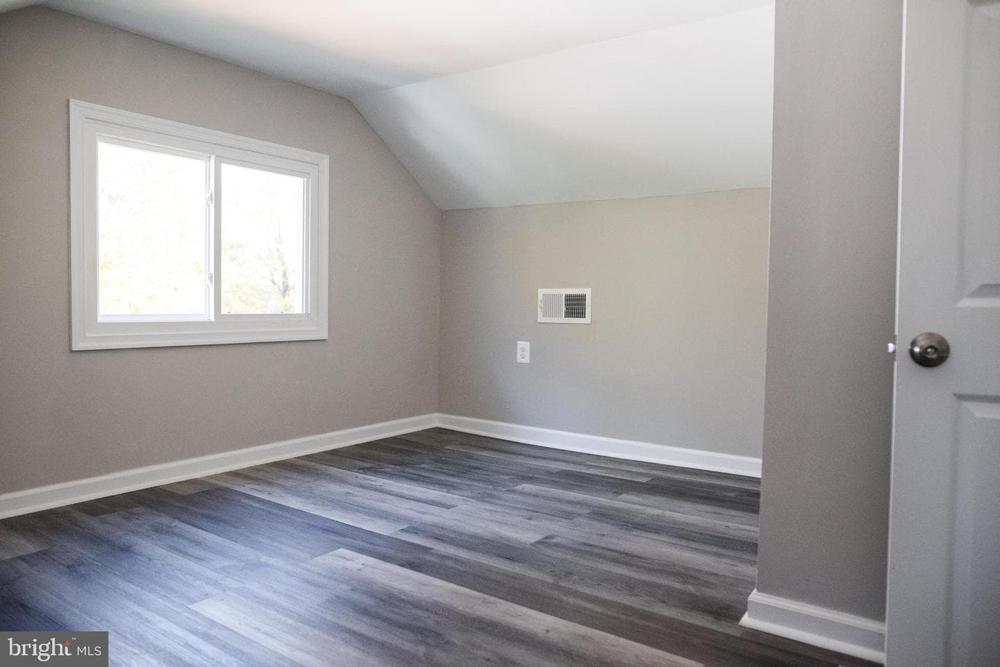 6007 37th Avenue photo 5