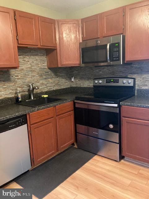 1772 Tulip Avenue photo 3