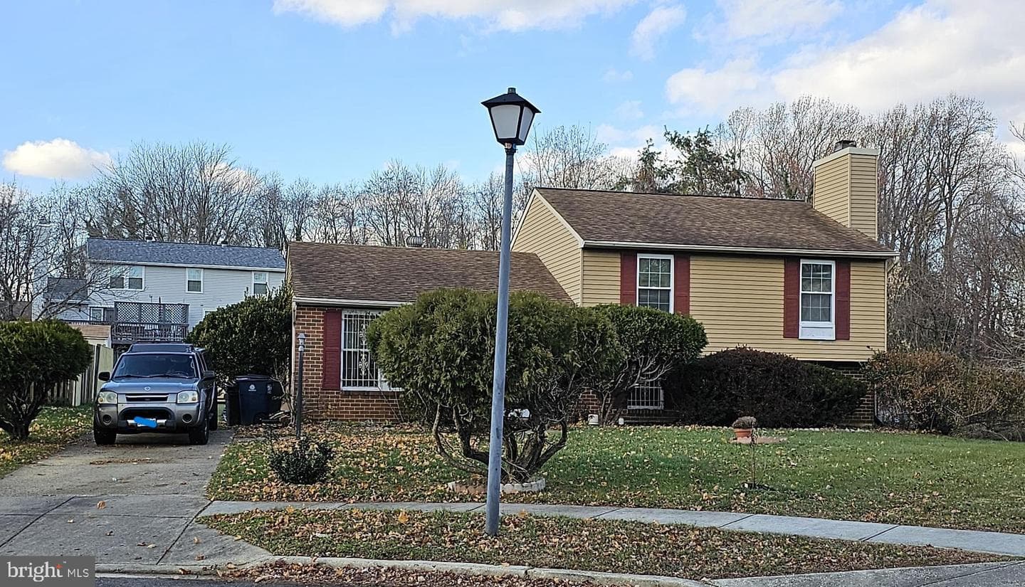 301 Hyannis Court photo 2