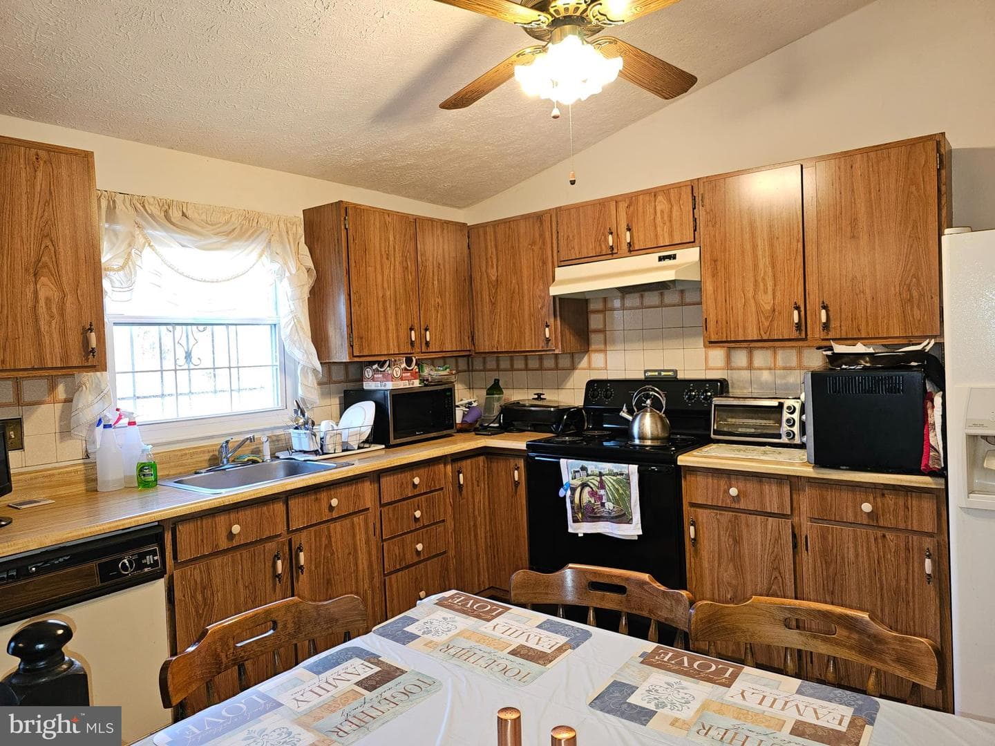 301 Hyannis Court photo 6