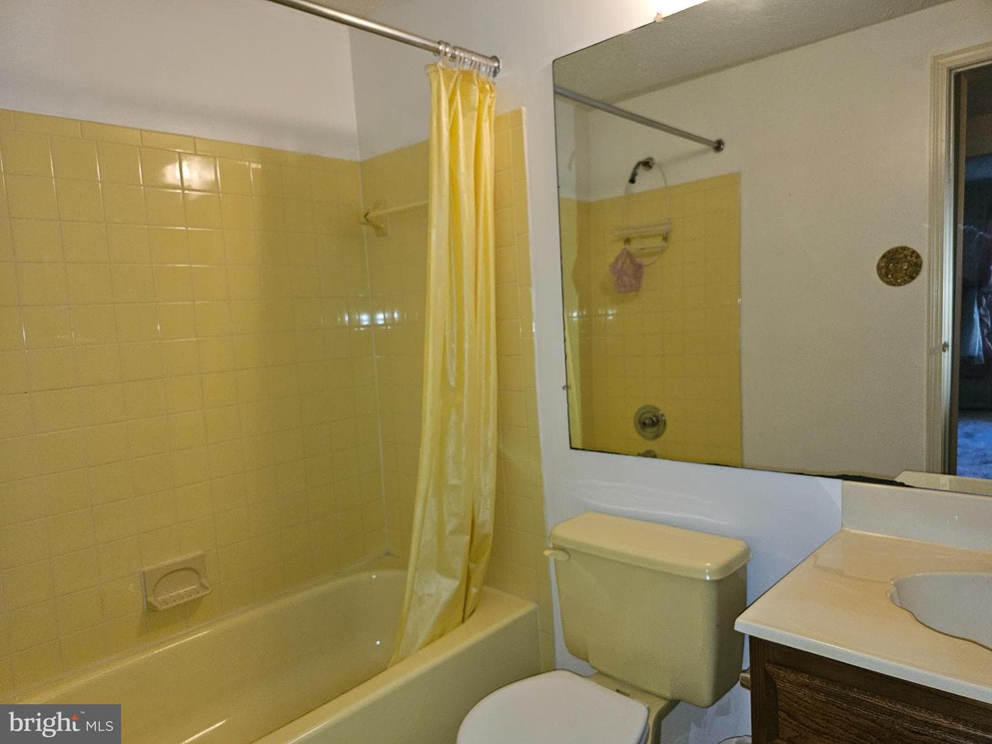 301 Hyannis Court photo 7