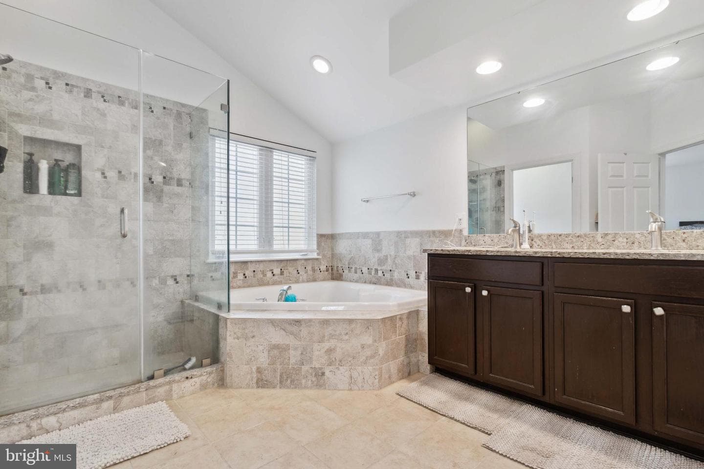 2710 Lake Forest Drive photo 19