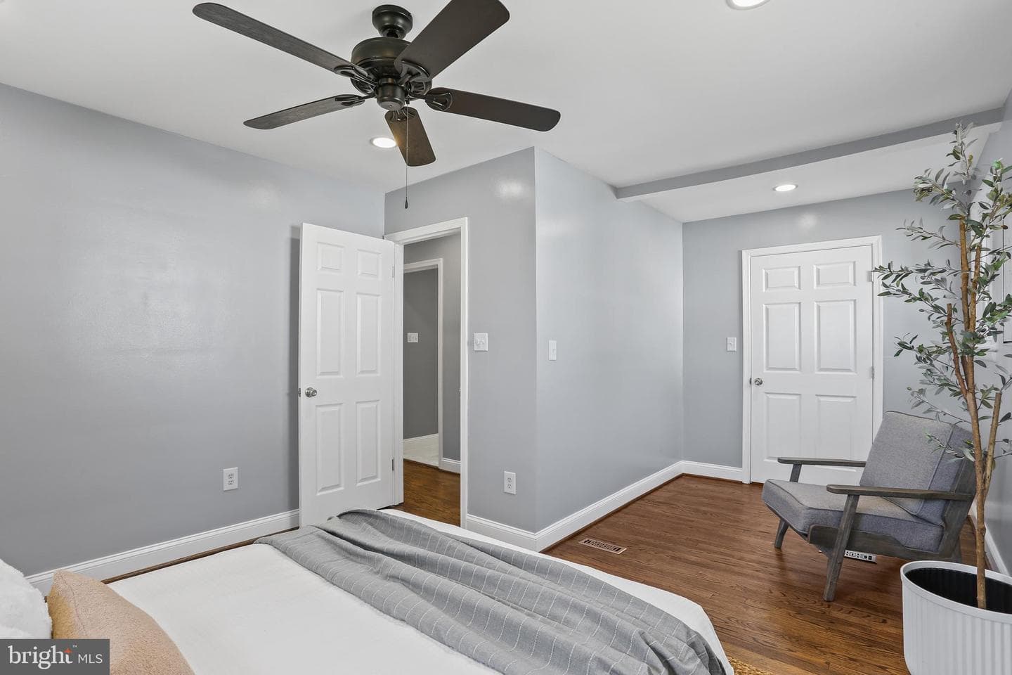5006 Meadowbrook Drive photo 13