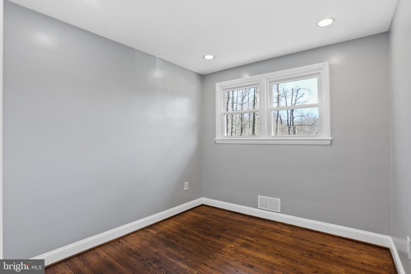 5006 Meadowbrook Drive photo 19