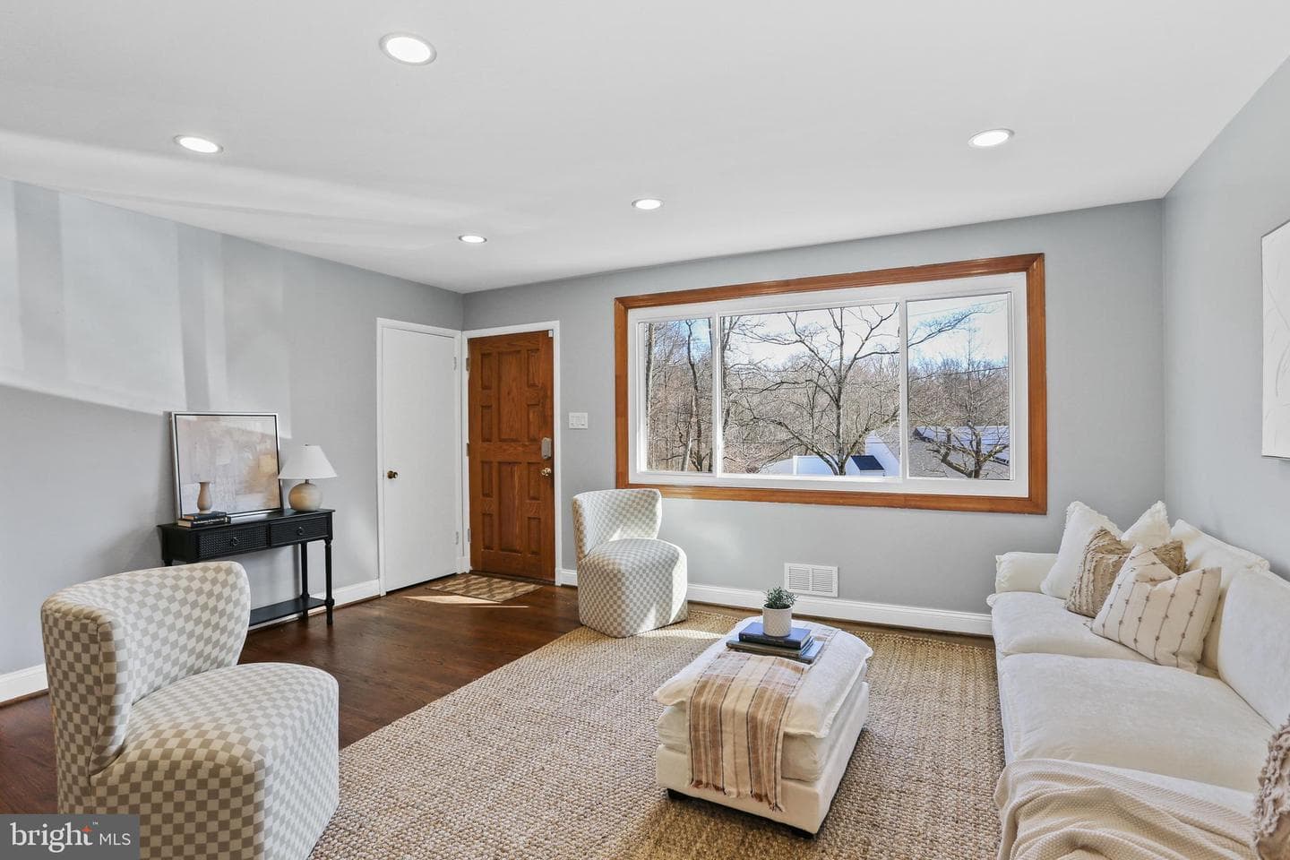 5006 Meadowbrook Drive photo 4