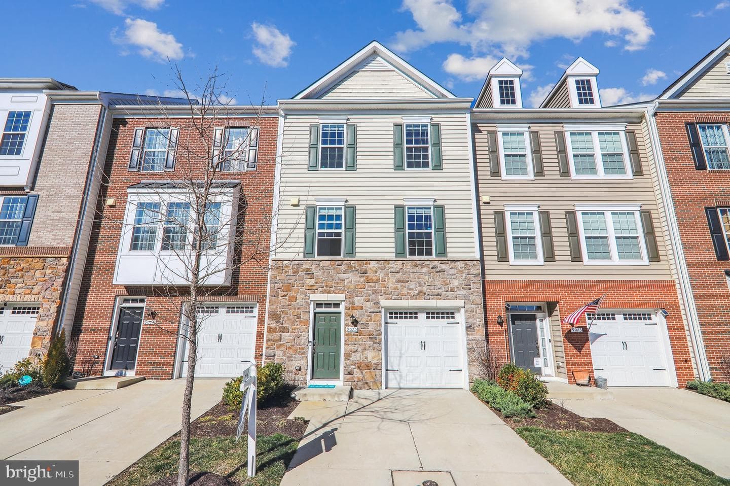 9075 Fox Stream Way photo 2
