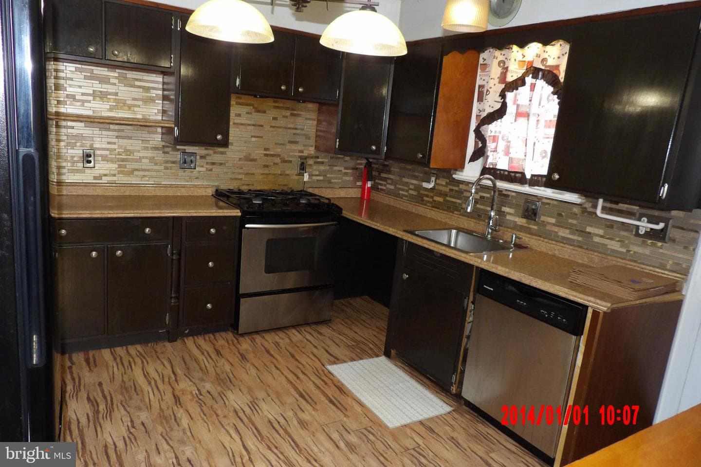 2105 Roxanne Place photo 5