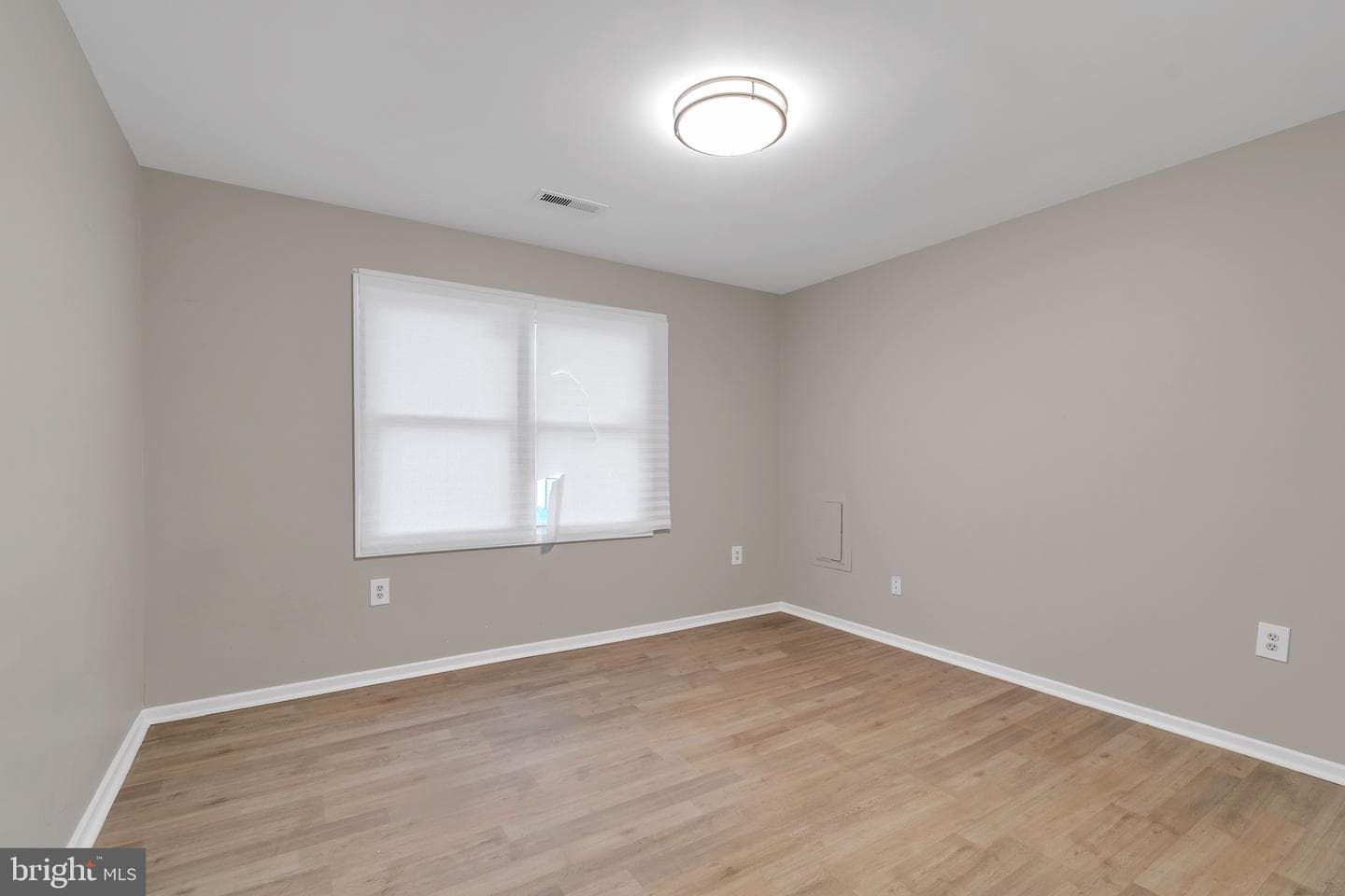 3409 Forestville Place photo 9