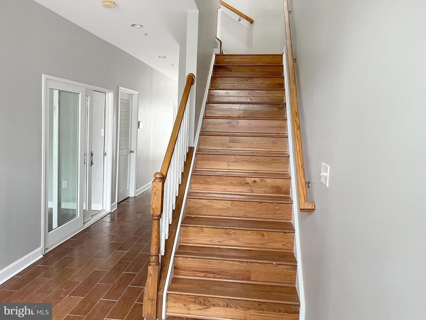 505 Spectator Avenue photo 4