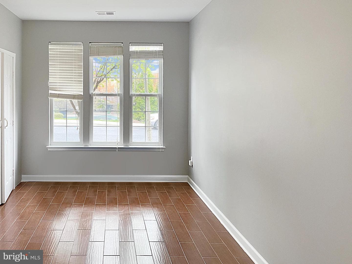 505 Spectator Avenue photo 6
