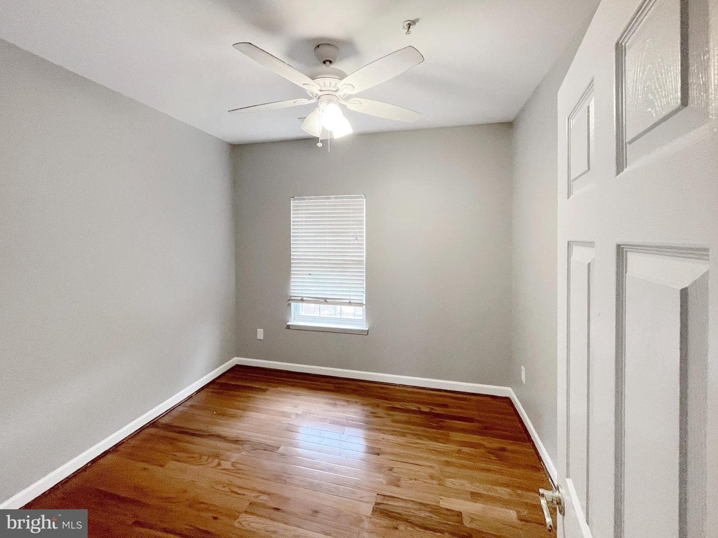 505 Spectator Avenue photo 7