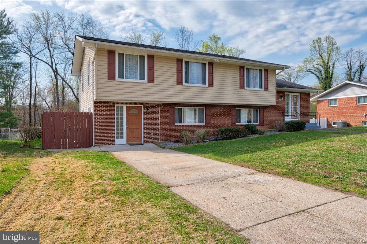 5405 Chesterfield Drive photo 1