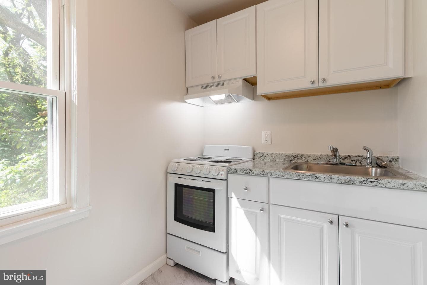 8 T Laurelhill Road photo 3