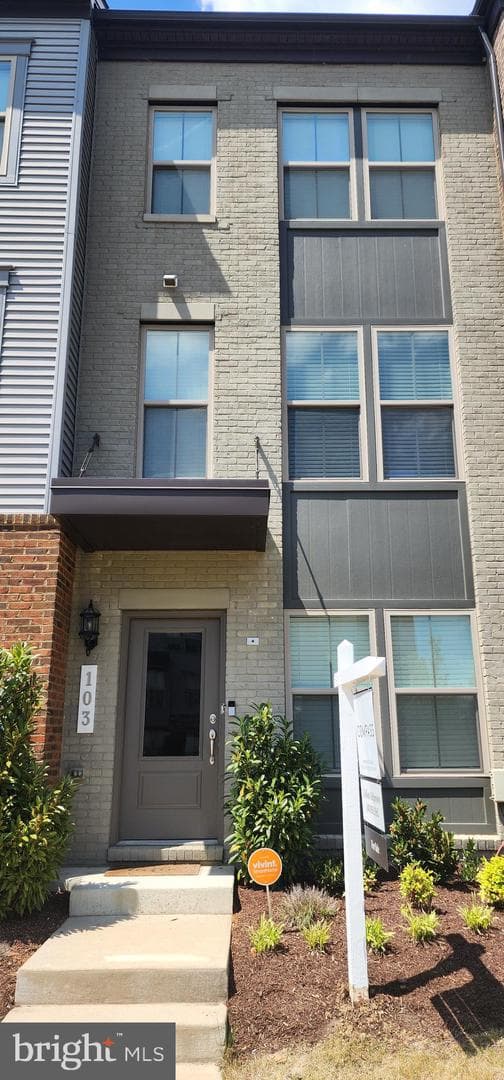 103 Capital Court photo 26