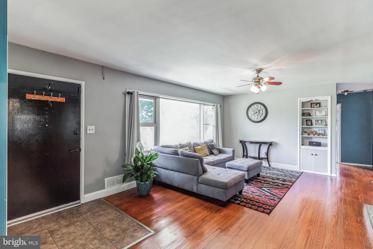 2214 Apache Street photo 3