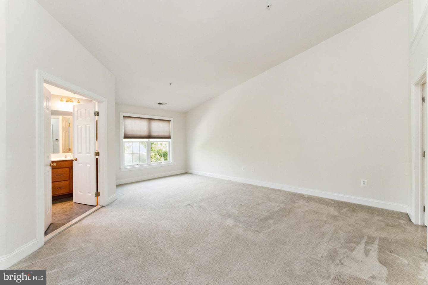 4234 Chariot Way photo 14