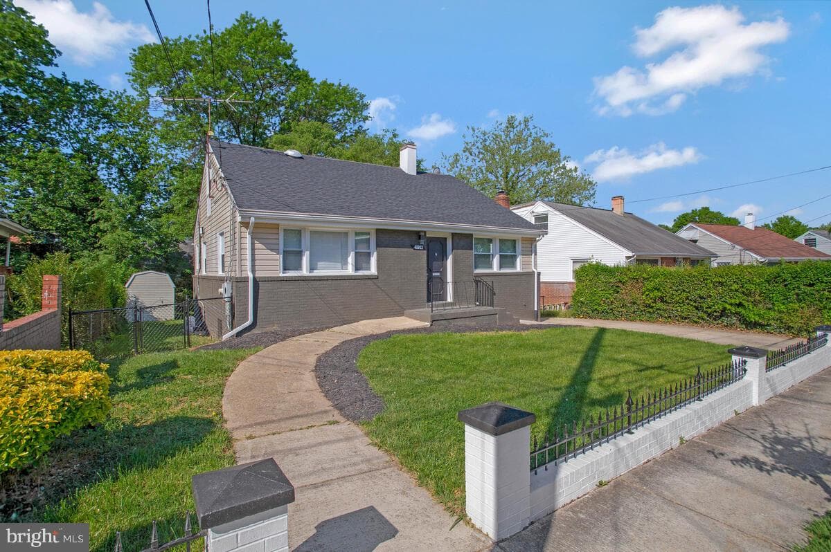 4911 Maury Place photo 2