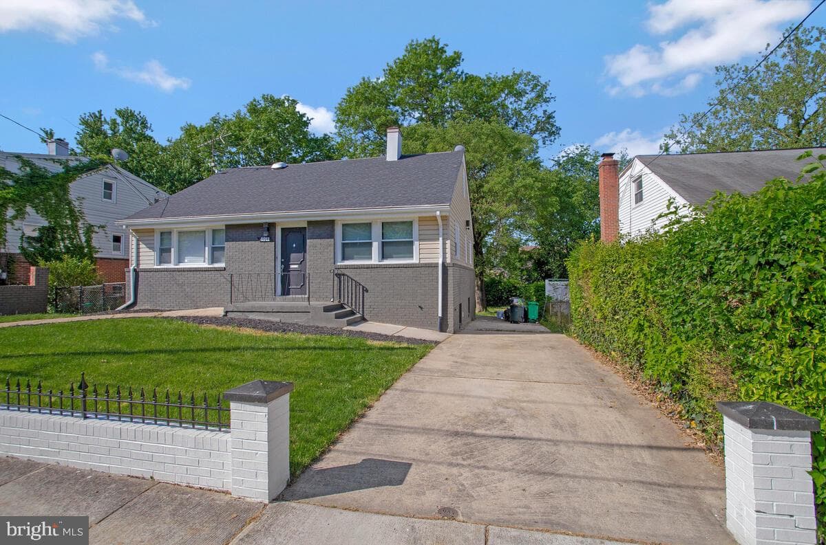 4911 Maury Place photo 3