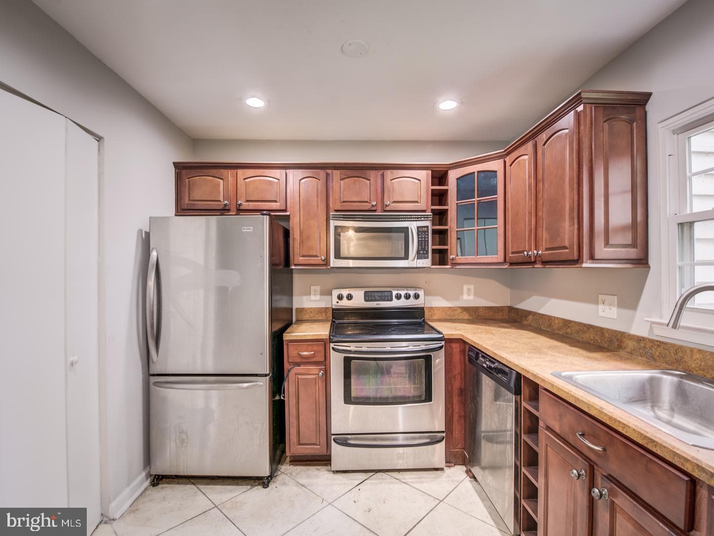 5751 Gladstone Way photo 29