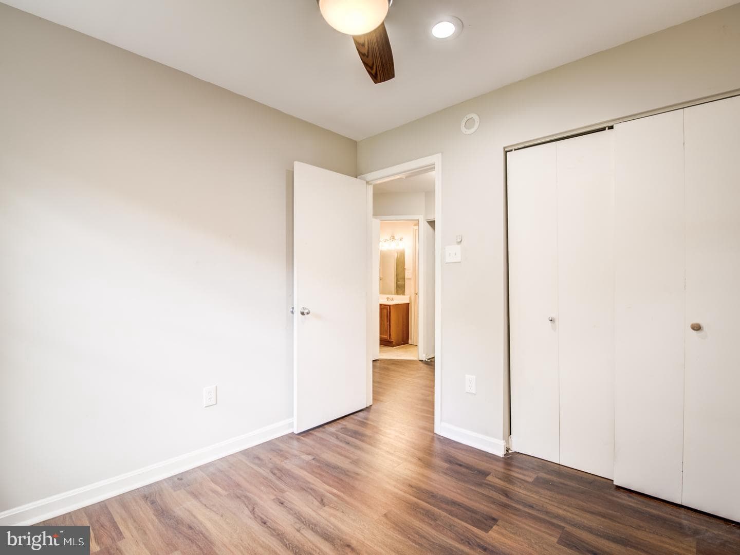 5751 Gladstone Way photo 6