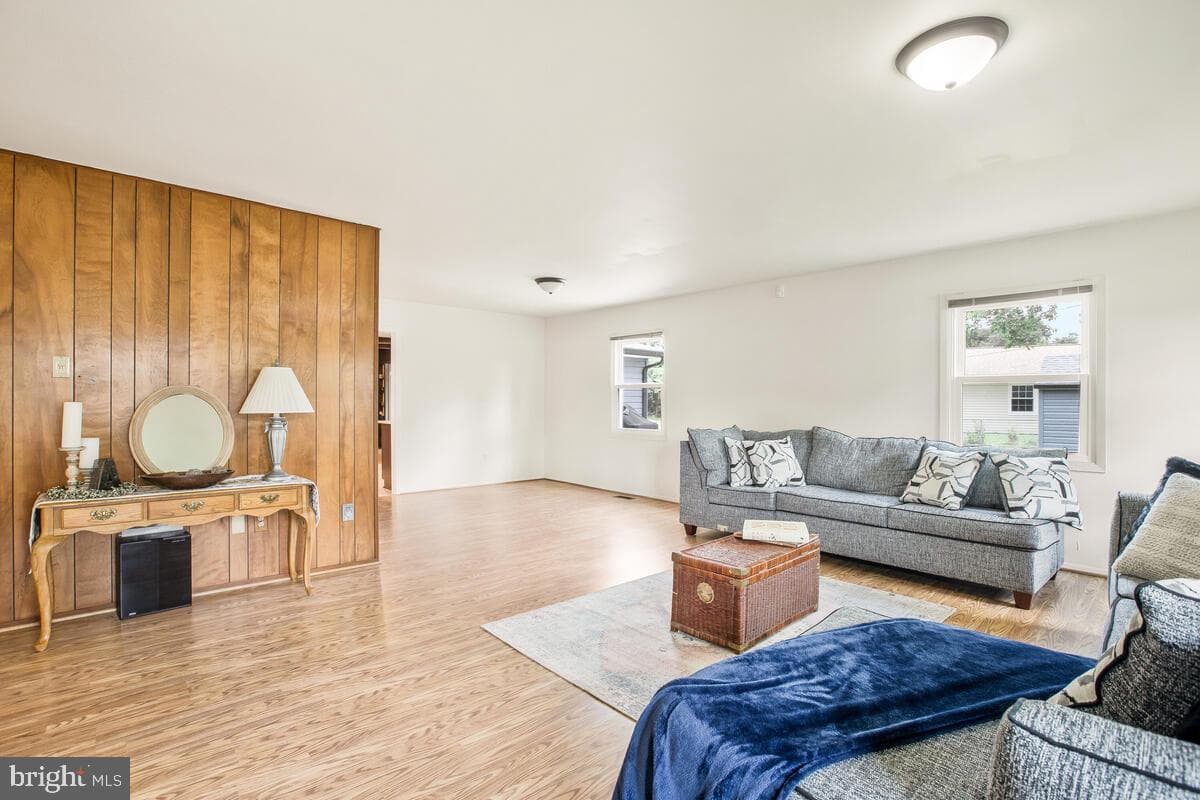 3805 Waldorf Way photo 10