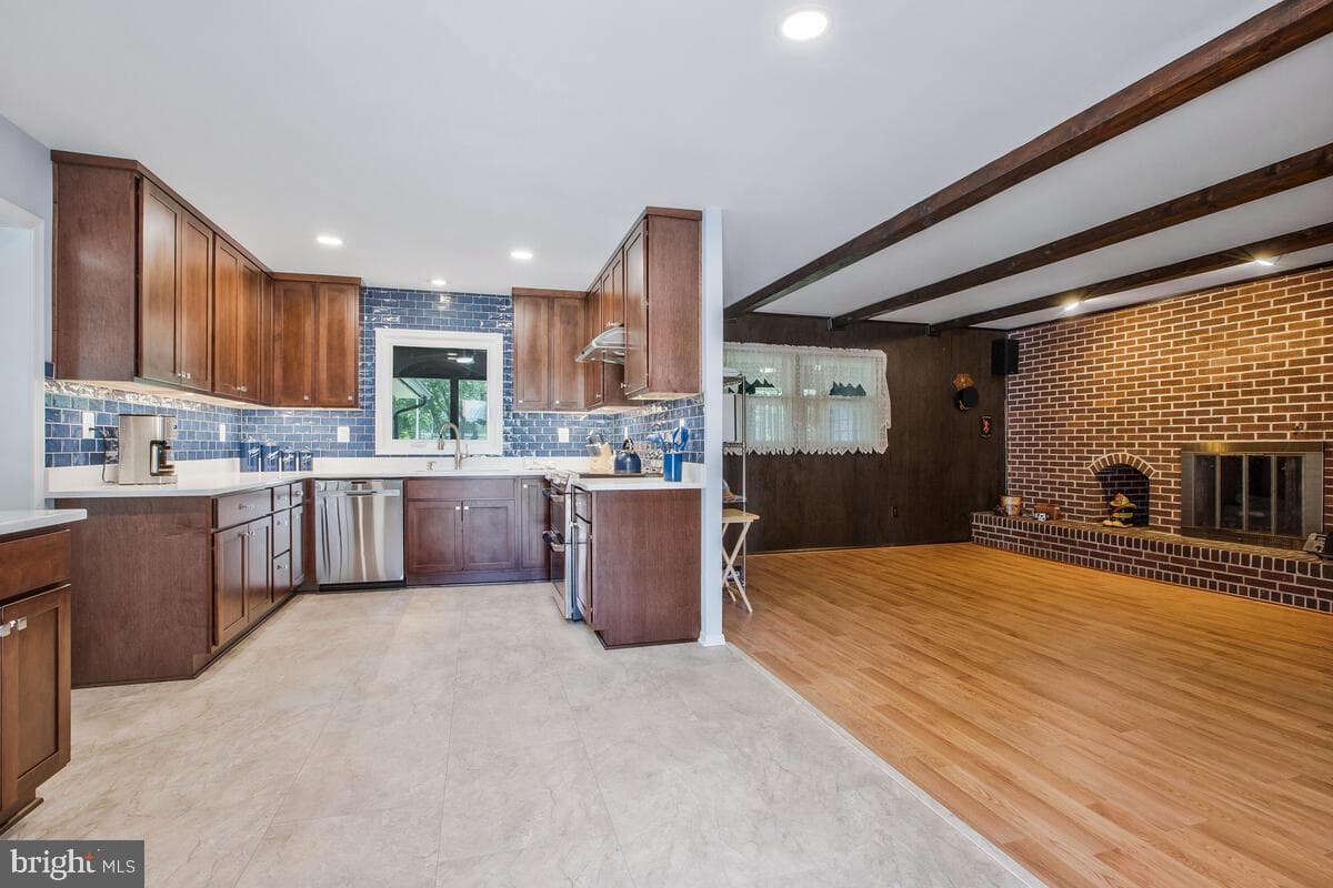 3805 Waldorf Way photo 6