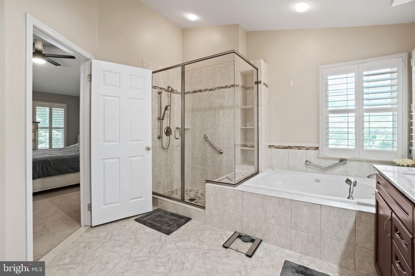 5404 Lakevale Terrace photo 11
