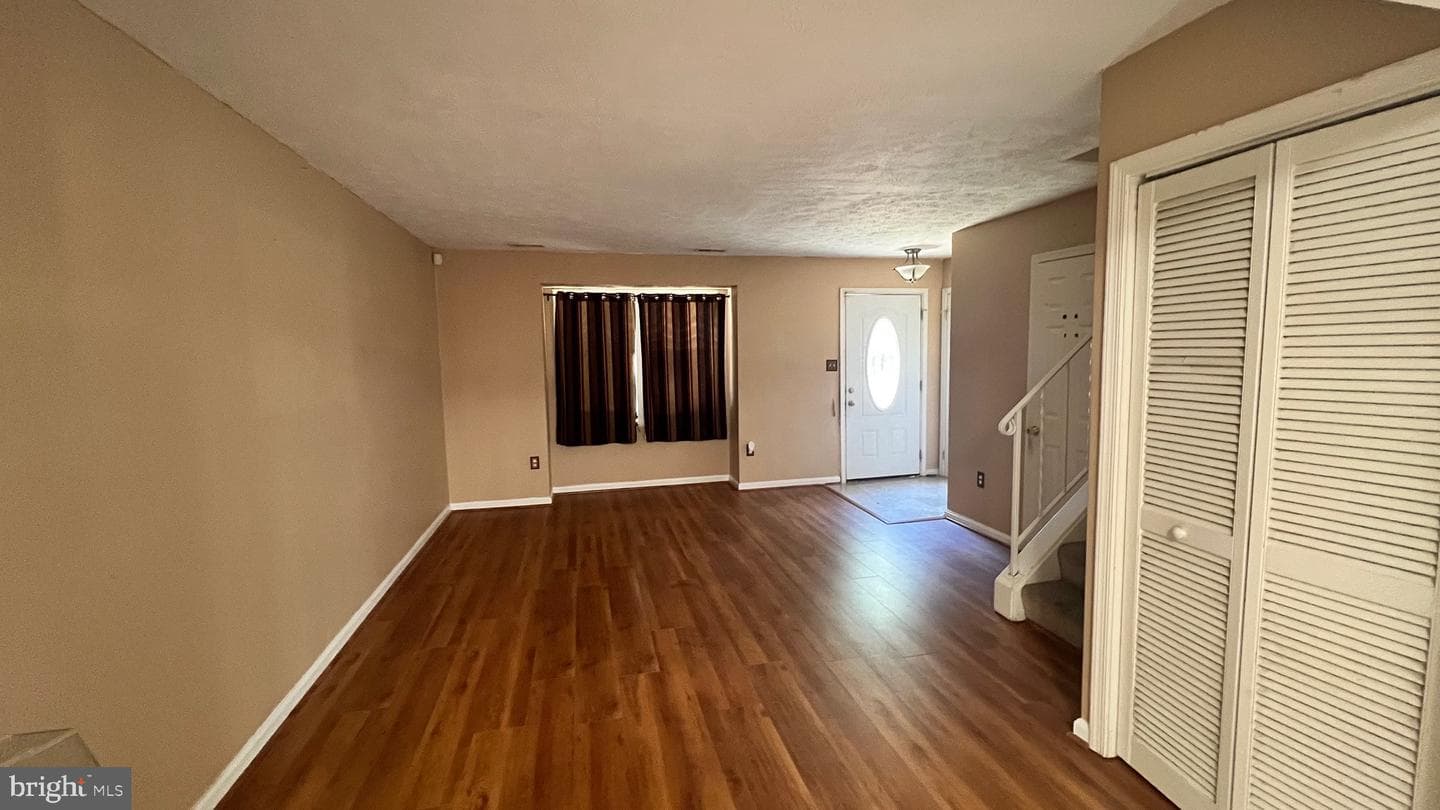 1122 Dutton Way photo 2