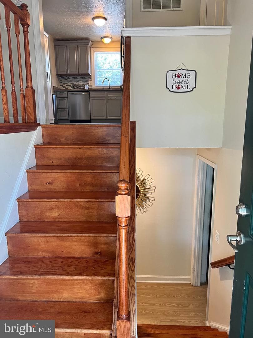 17204 Clairfield Lane photo 2