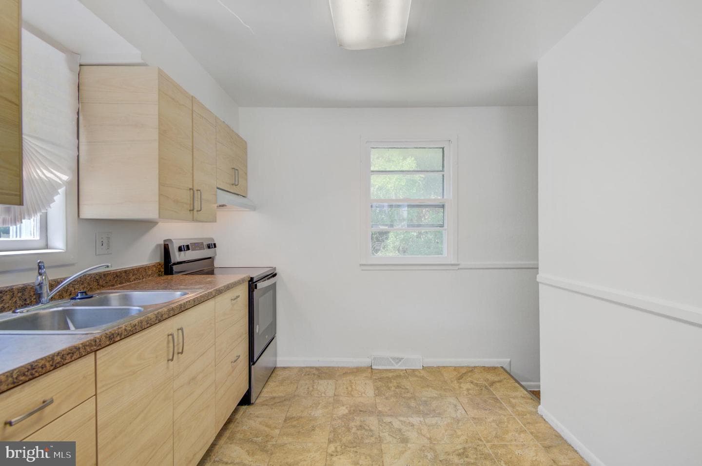 4705 Heath Street photo 19