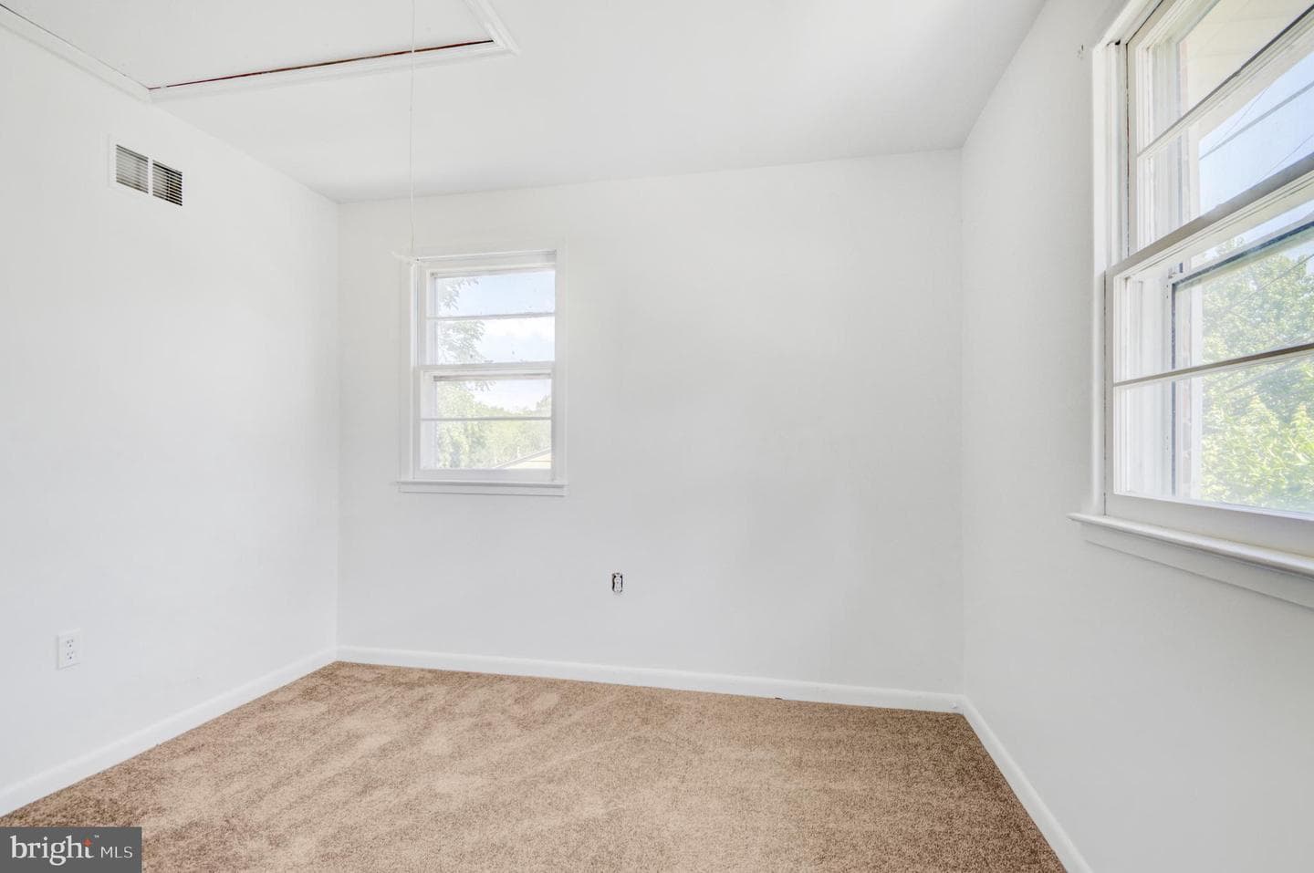 4705 Heath Street photo 32