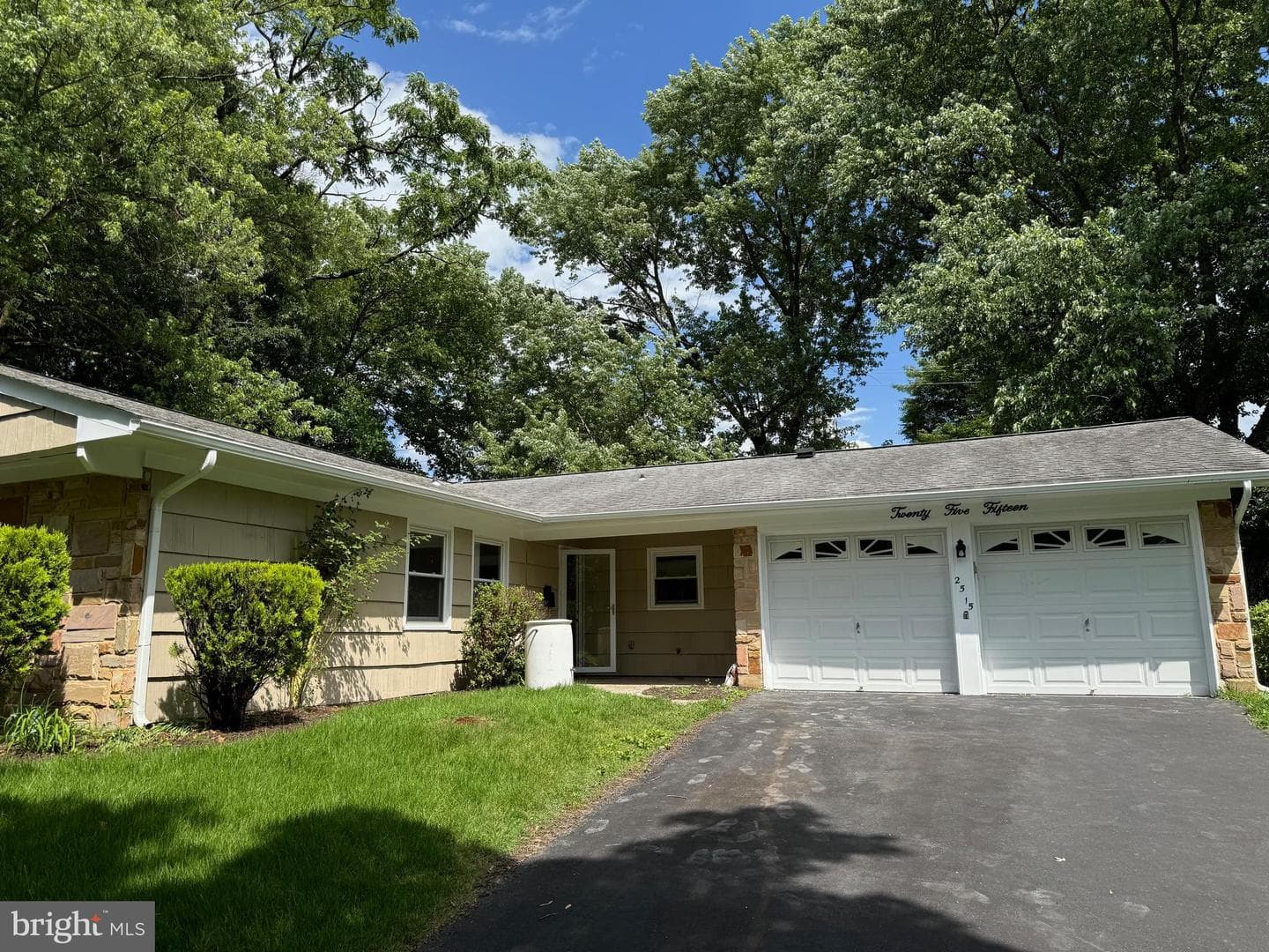 2515 Kenhill Drive photo 2