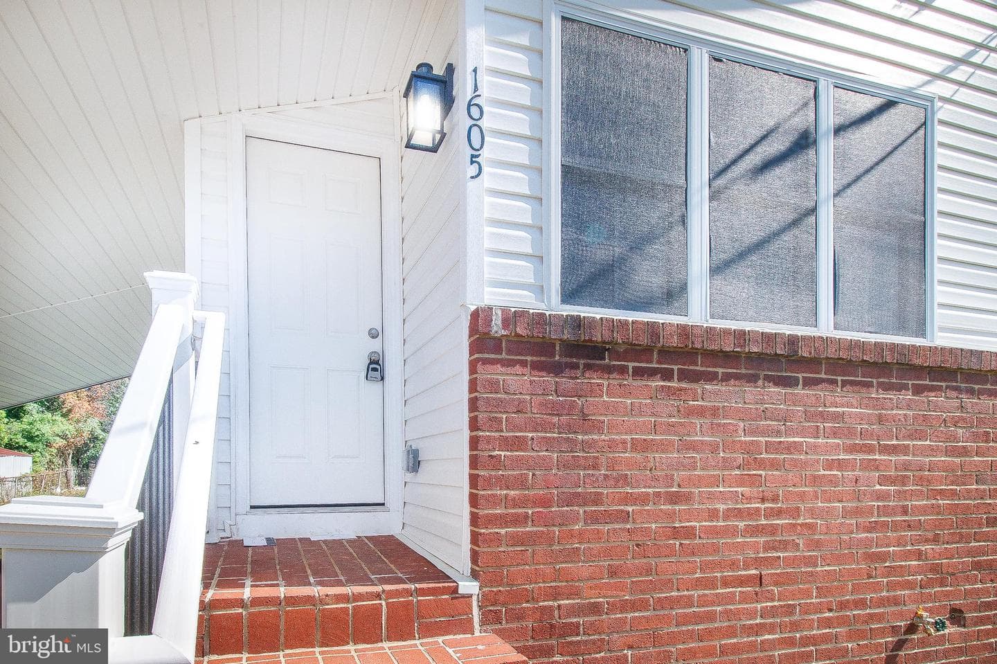 1605 Birchwood Drive photo 2