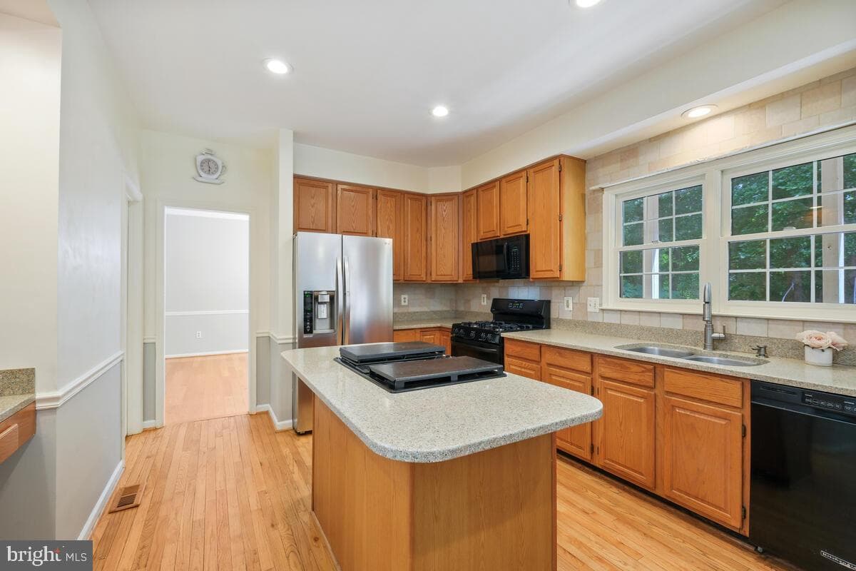 5403 Lakevale Terrace photo 18
