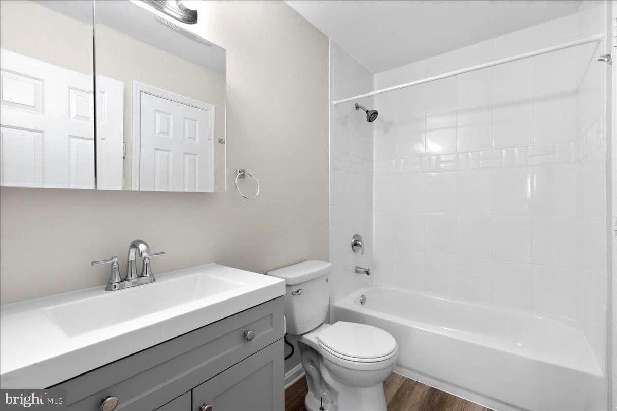 5804 Burgundy Street photo 13