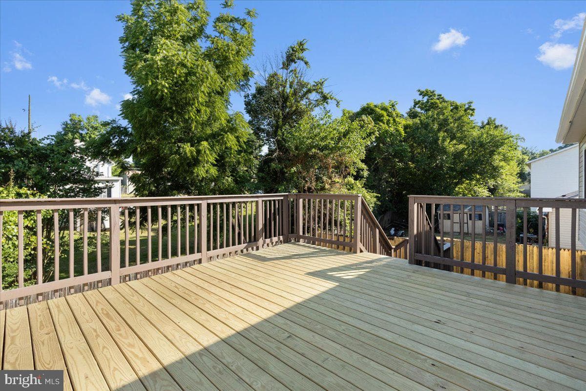 5804 Burgundy Street photo 22
