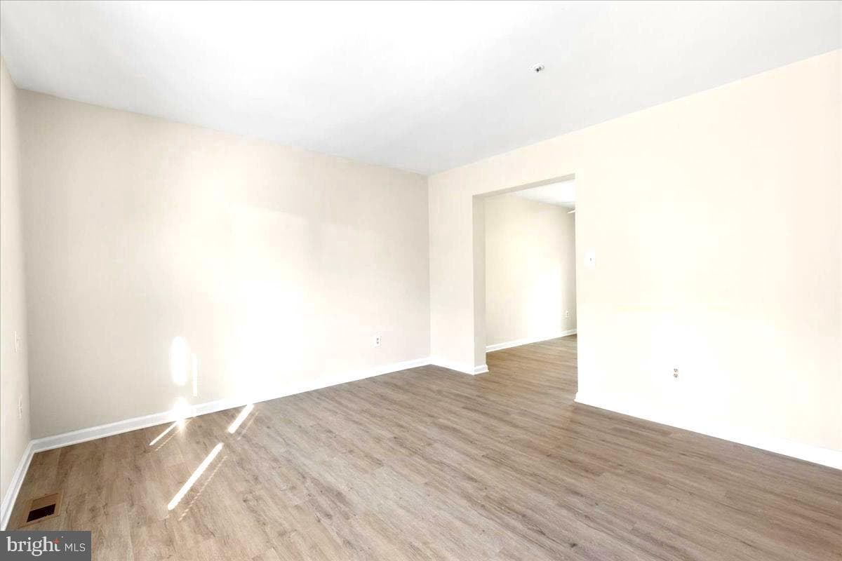 5804 Burgundy Street photo 23