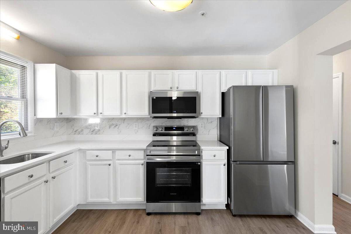 5804 Burgundy Street photo 4
