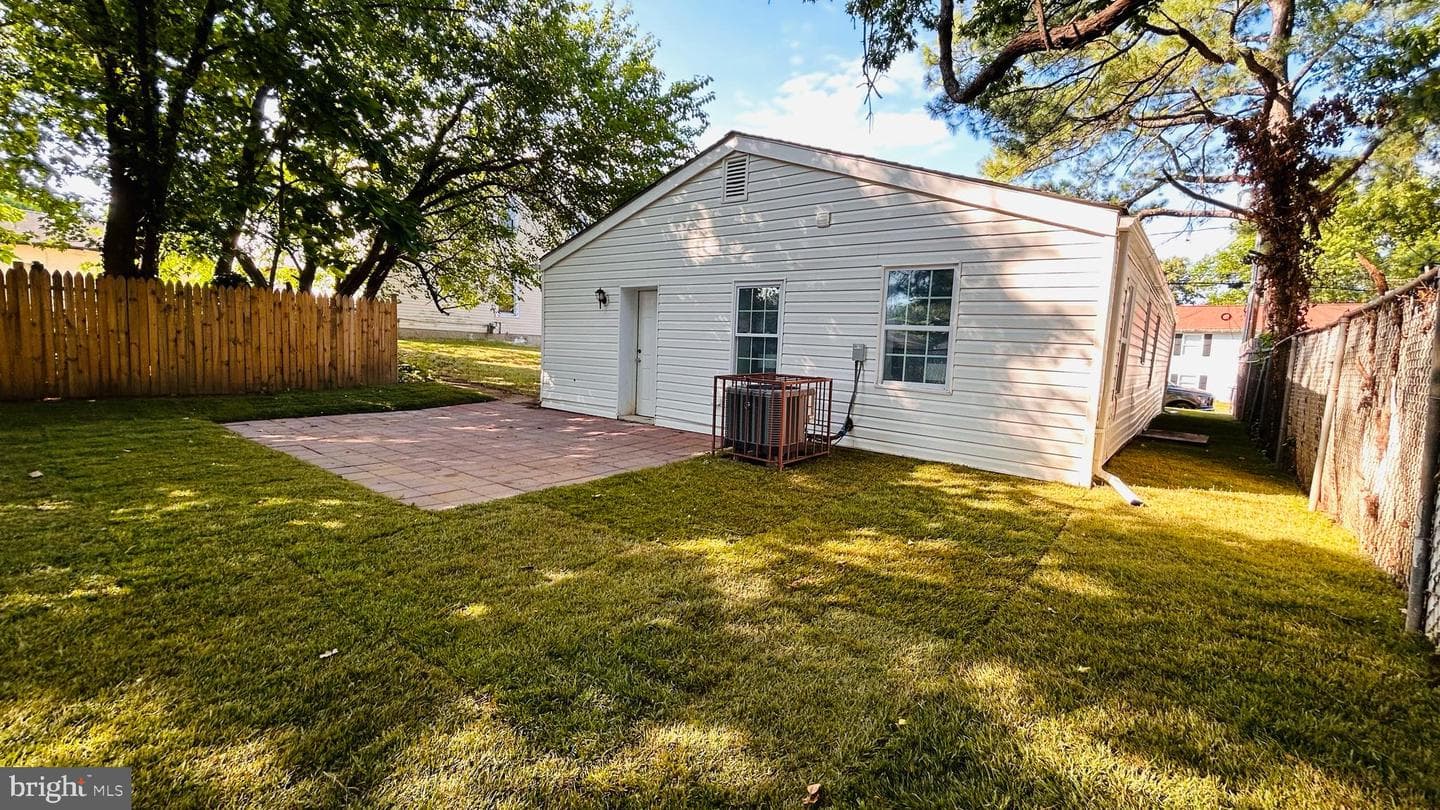 1607 Warren Avenue photo 15