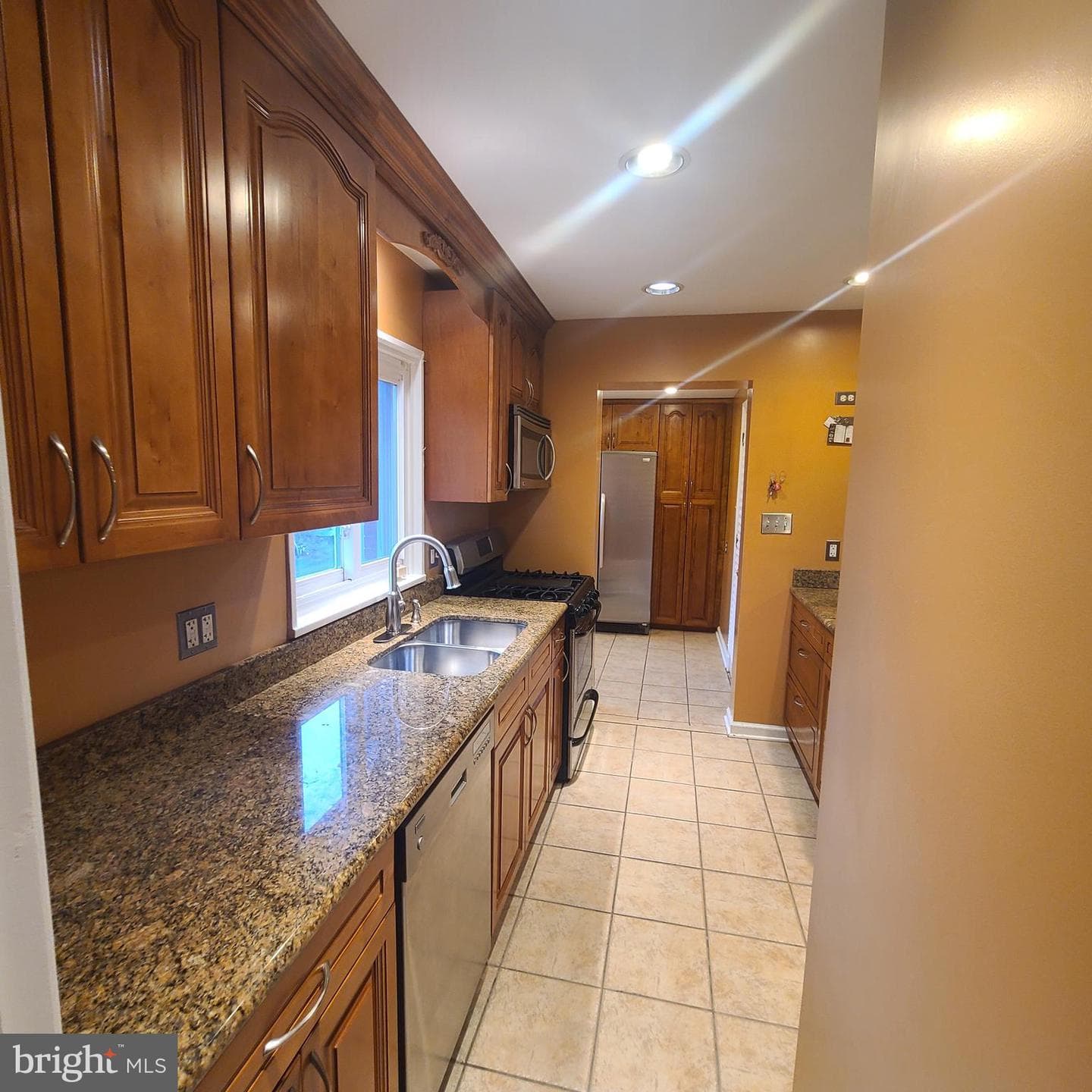 611 Quade Street photo 9