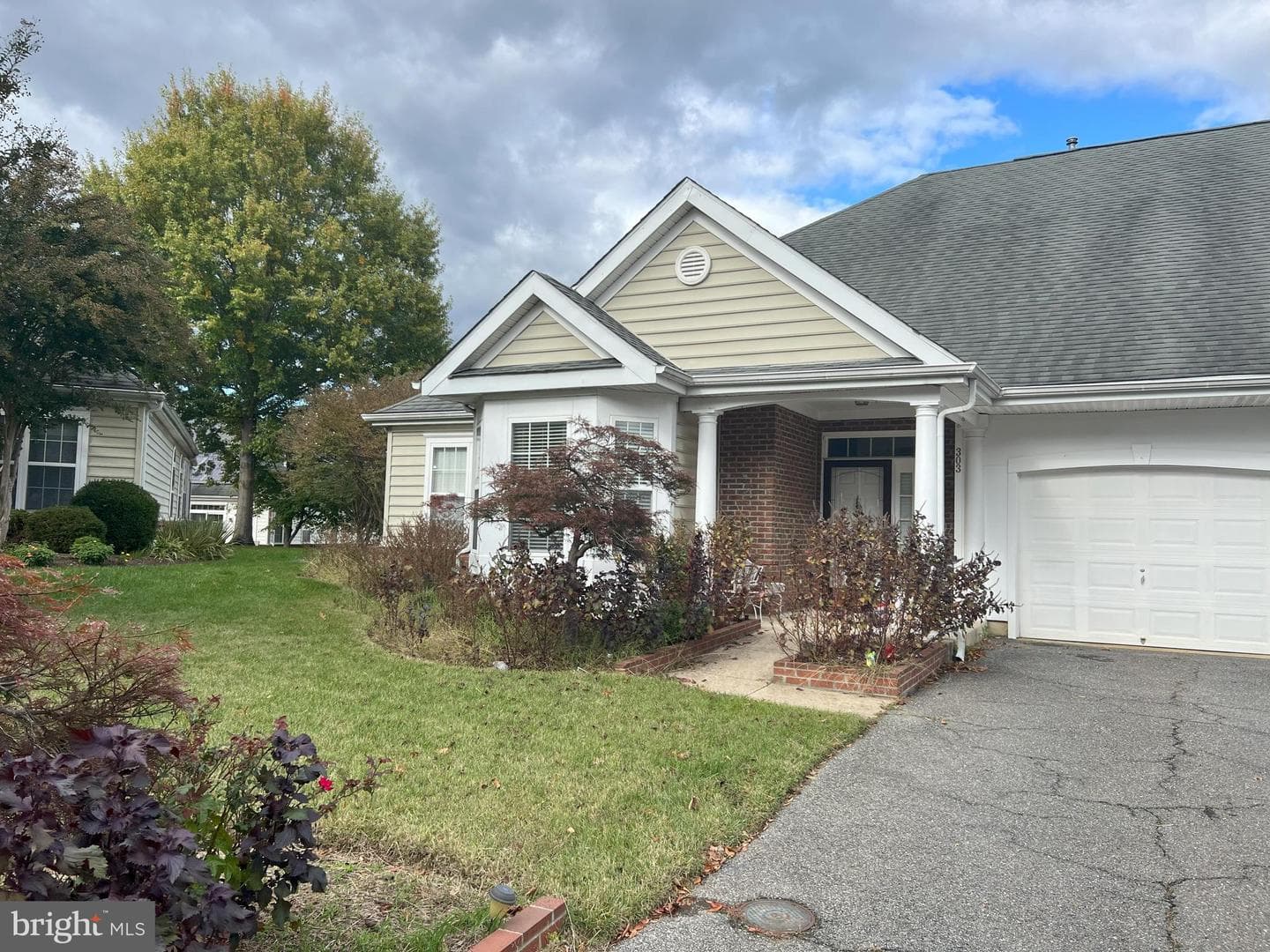 303 Fidgeway Lane photo 3
