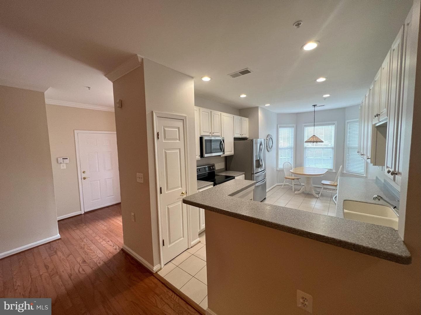 303 Fidgeway Lane photo 8