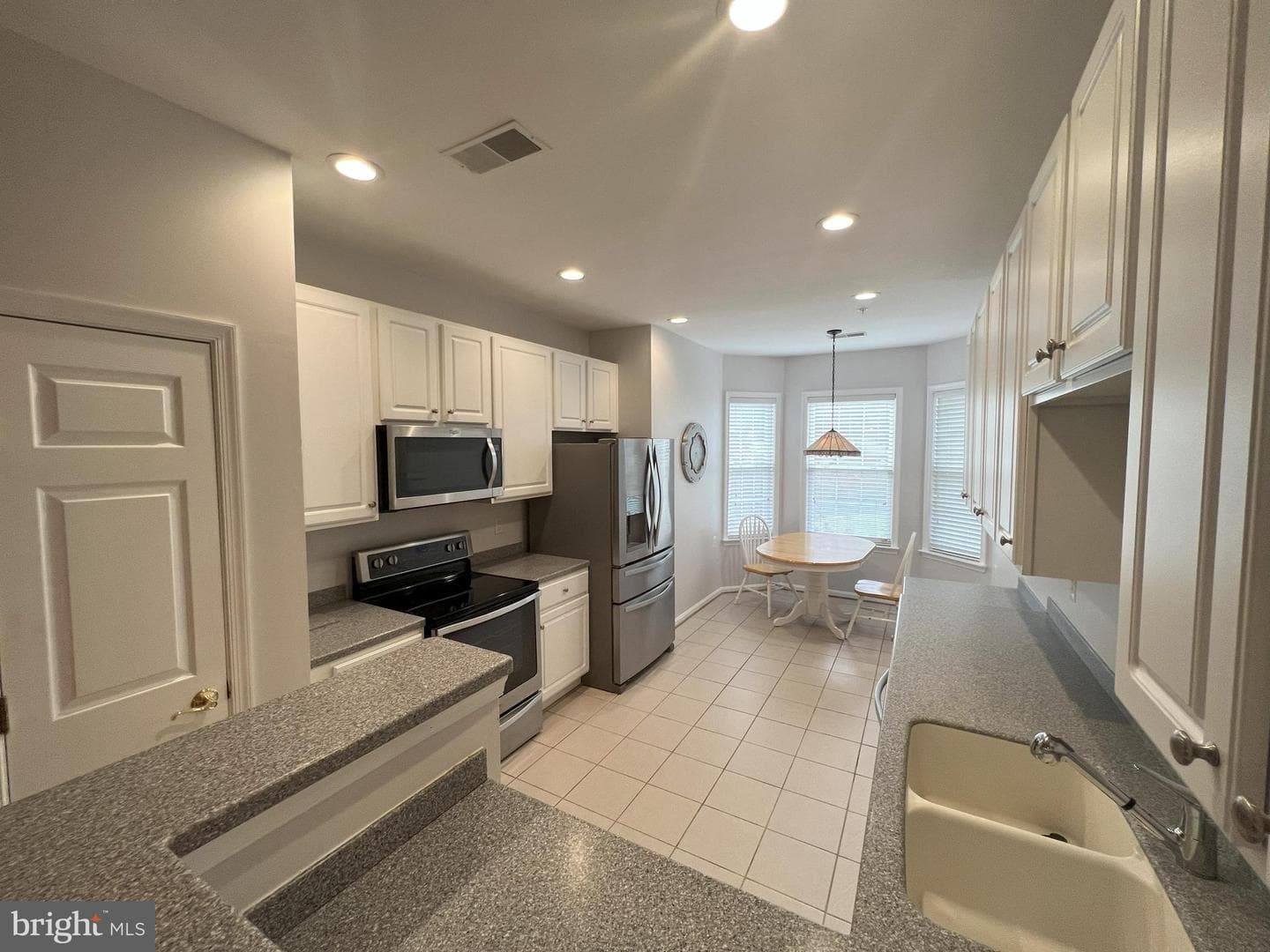 303 Fidgeway Lane photo 9